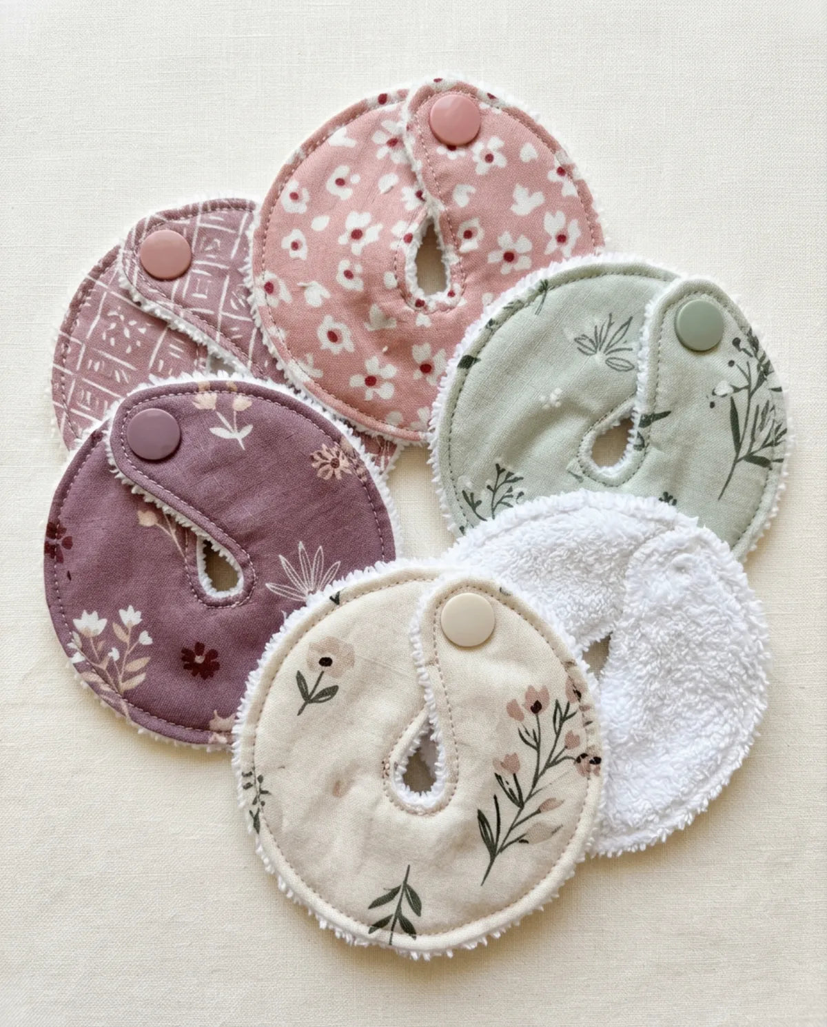Flat lay of Bidoo pads in printed cotton and soft bamboo